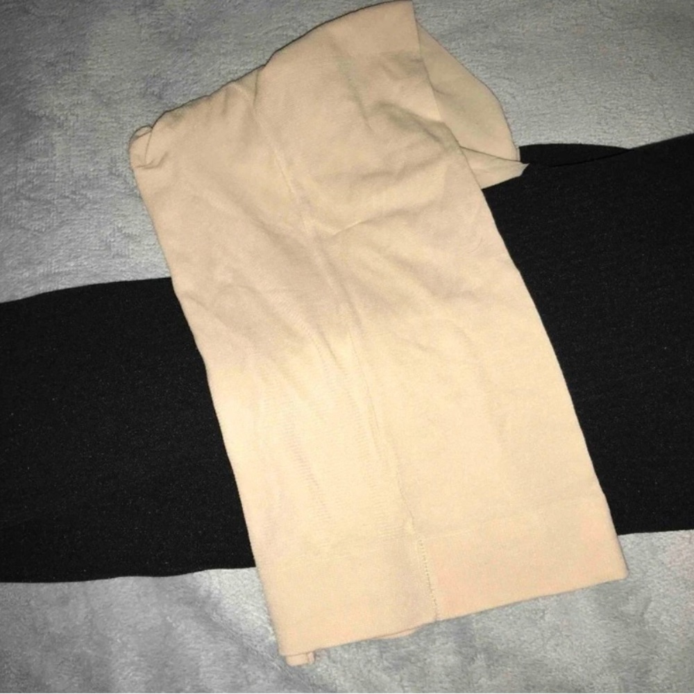 Two tone Black and Tan ribbed pantyhose - Picture 5 of 5